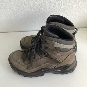 Lowa Renegade GTX mid hiking boots